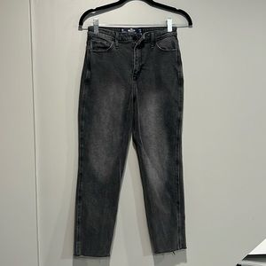 HOLLISTER-Ultra High-Rise Mom Jean, black, 24S